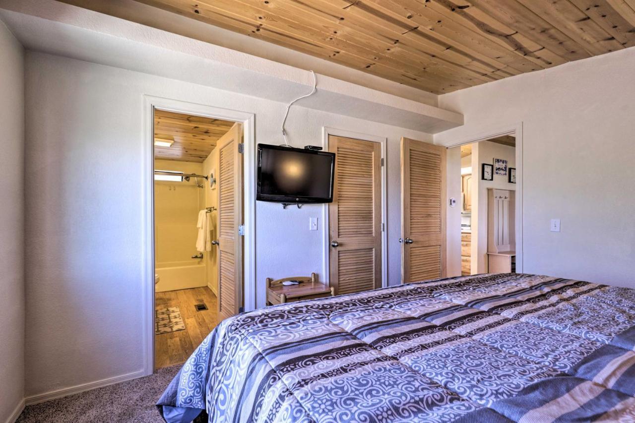 Rustic Bullhead City Retreat With Porch And Views Ngoại thất bức ảnh